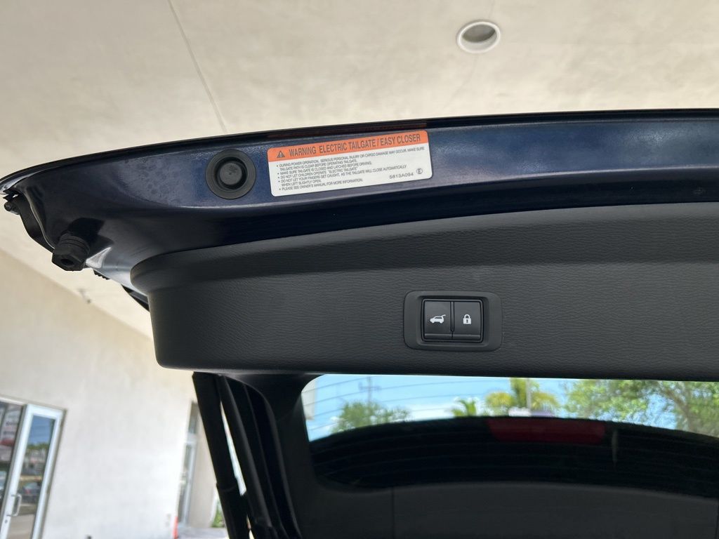 Vehicle image 32 of 46