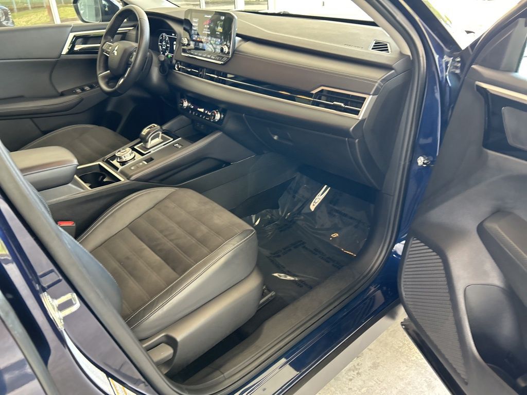 Vehicle image 22 of 46