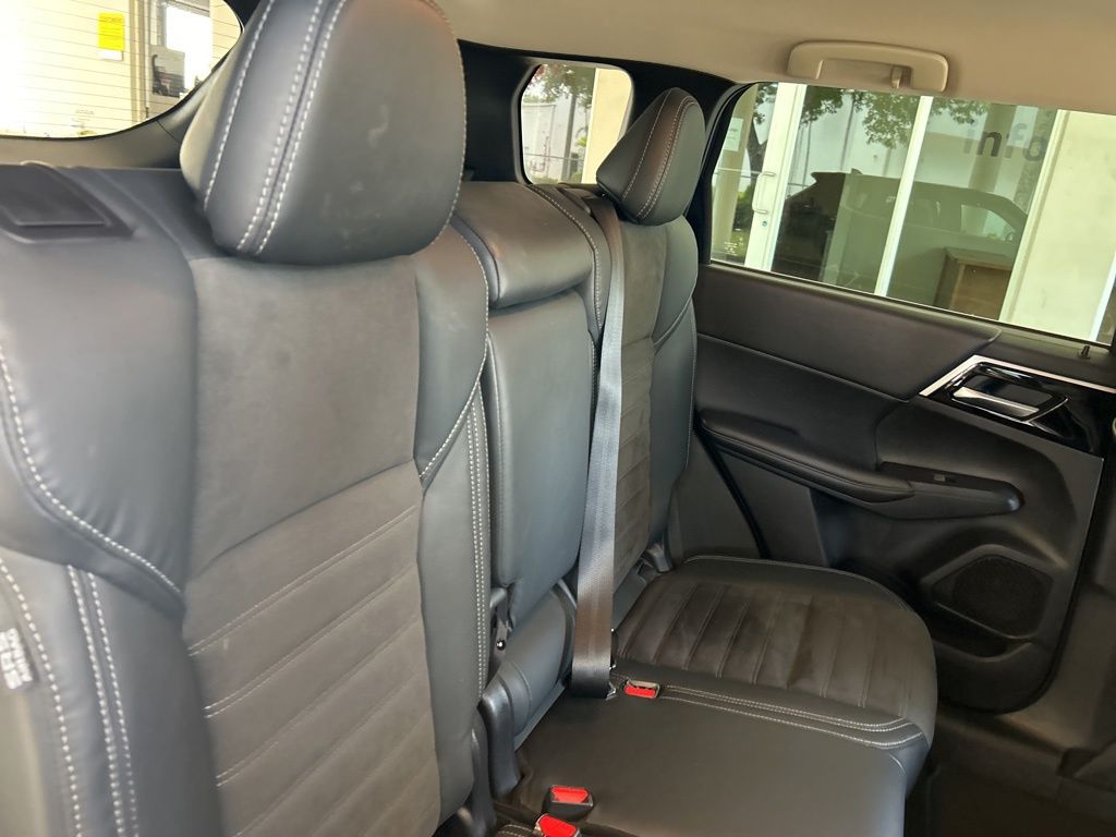 Vehicle image 25 of 46