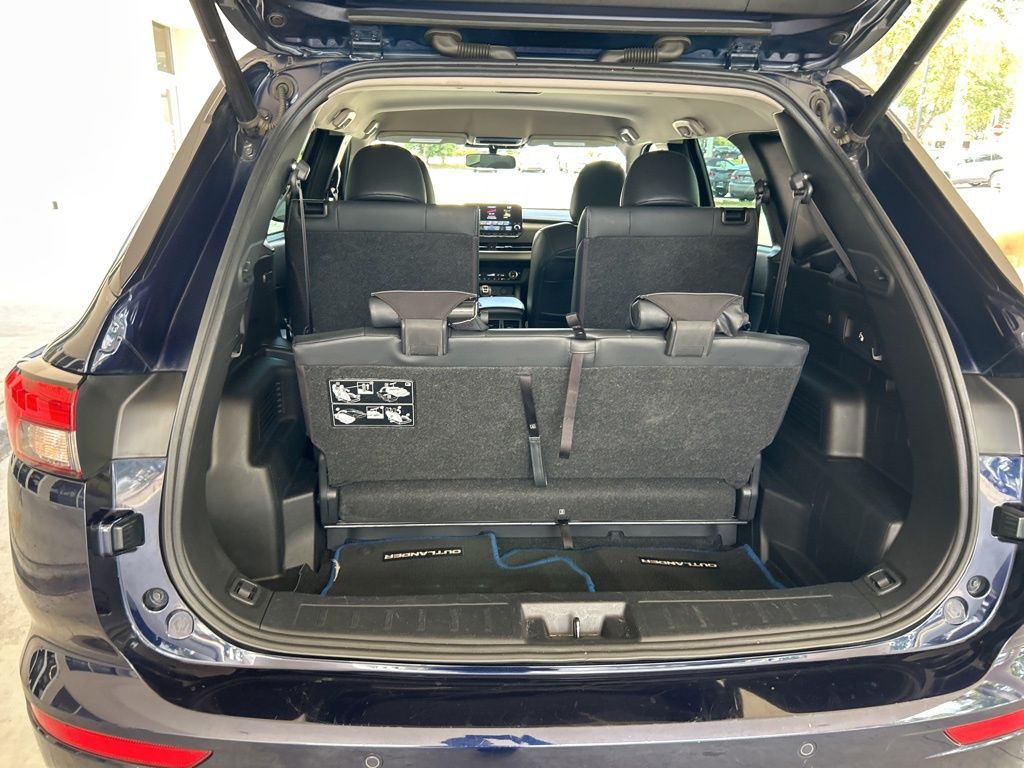 Vehicle image 33 of 46