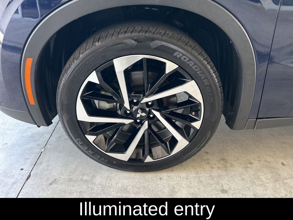 Vehicle image 13 of 46