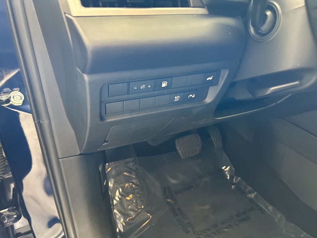 Vehicle image 37 of 46
