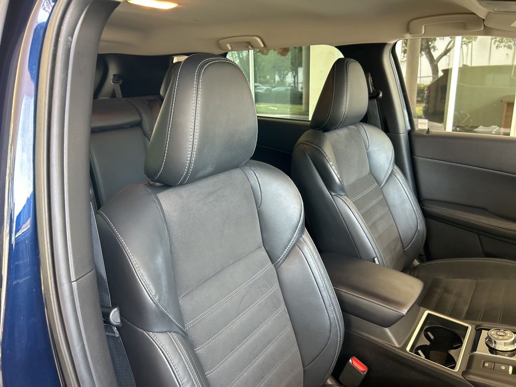 Vehicle image 20 of 46