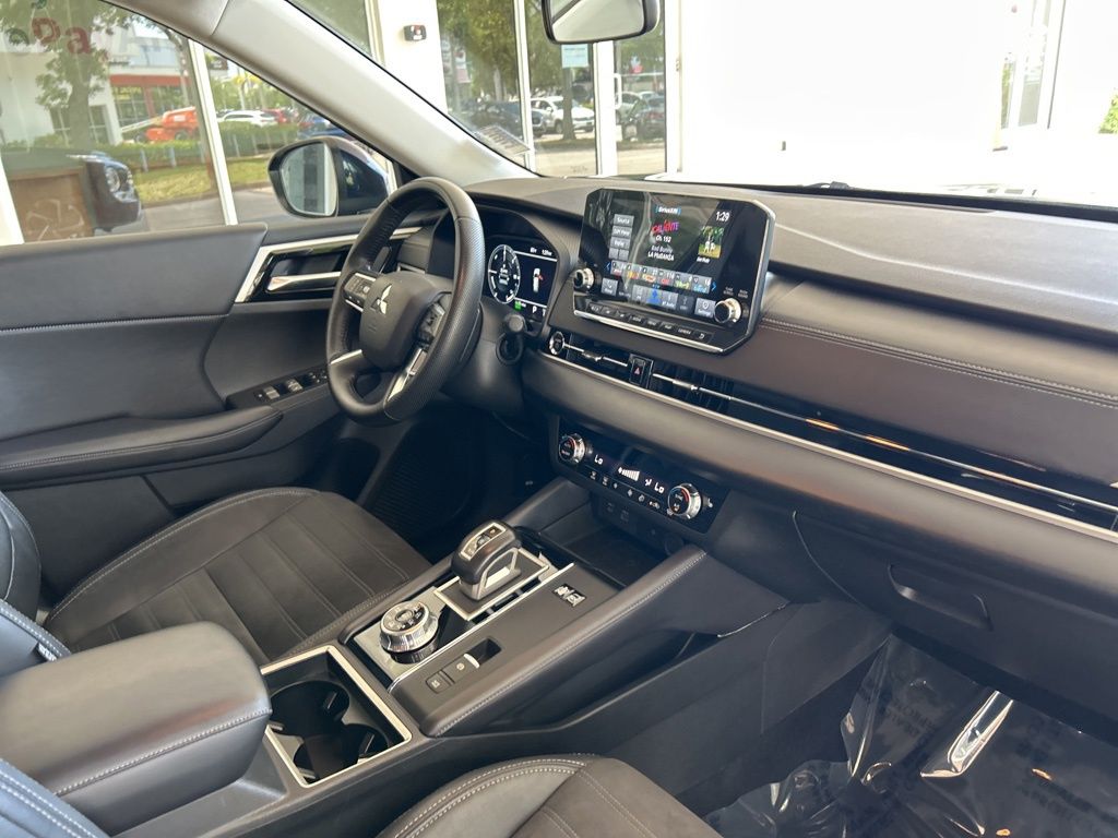 Vehicle image 21 of 46