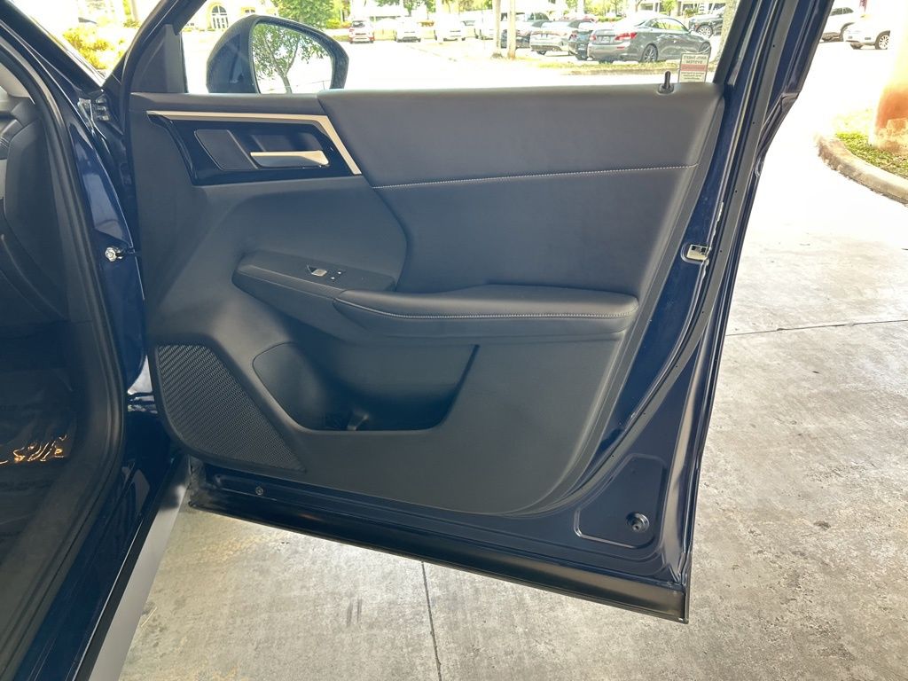 Vehicle image 23 of 46