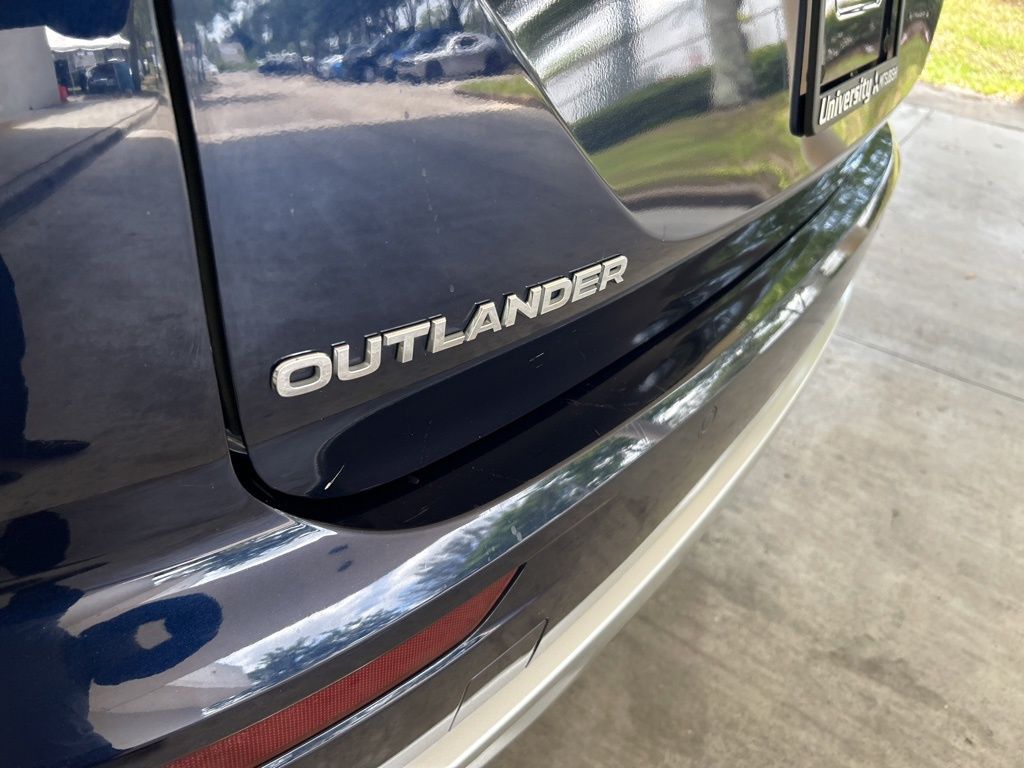 Vehicle image 17 of 46