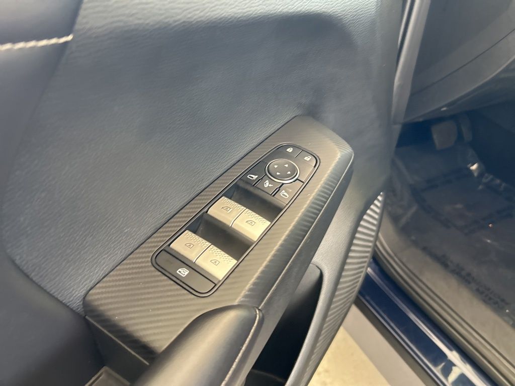Vehicle image 36 of 46