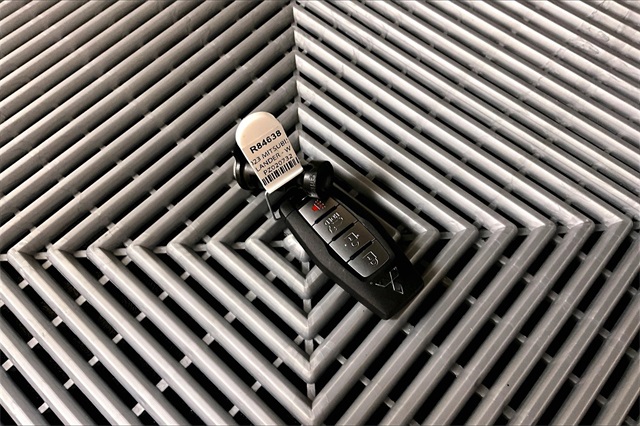 Vehicle image 25 of 36