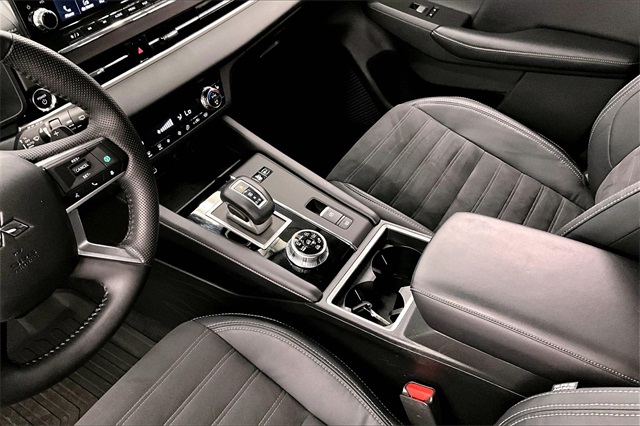 Vehicle image 21 of 36