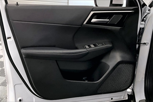 Vehicle image 22 of 36