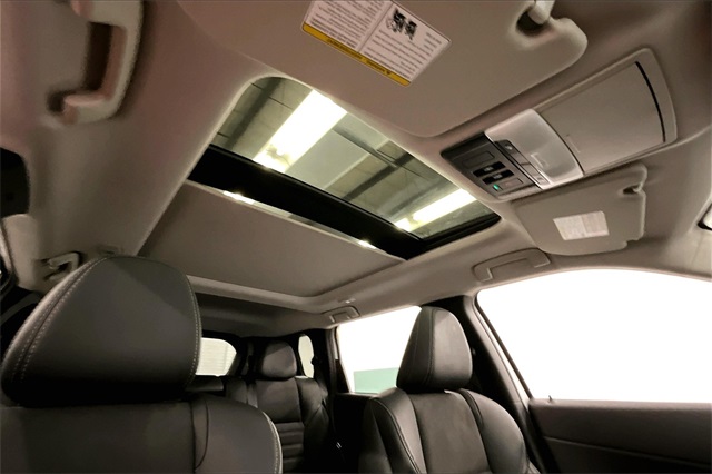 Vehicle image 13 of 36