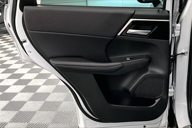 Vehicle image 23 of 36