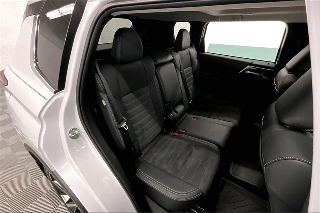 Vehicle image 11 of 36
