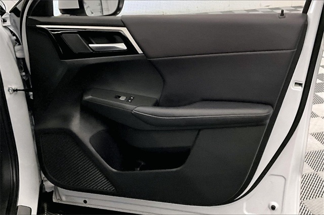 Vehicle image 24 of 36