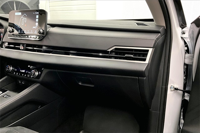 Vehicle image 29 of 36