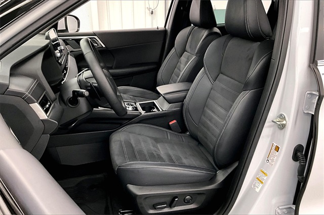 Vehicle image 10 of 36