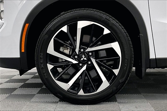 Vehicle image 7 of 36