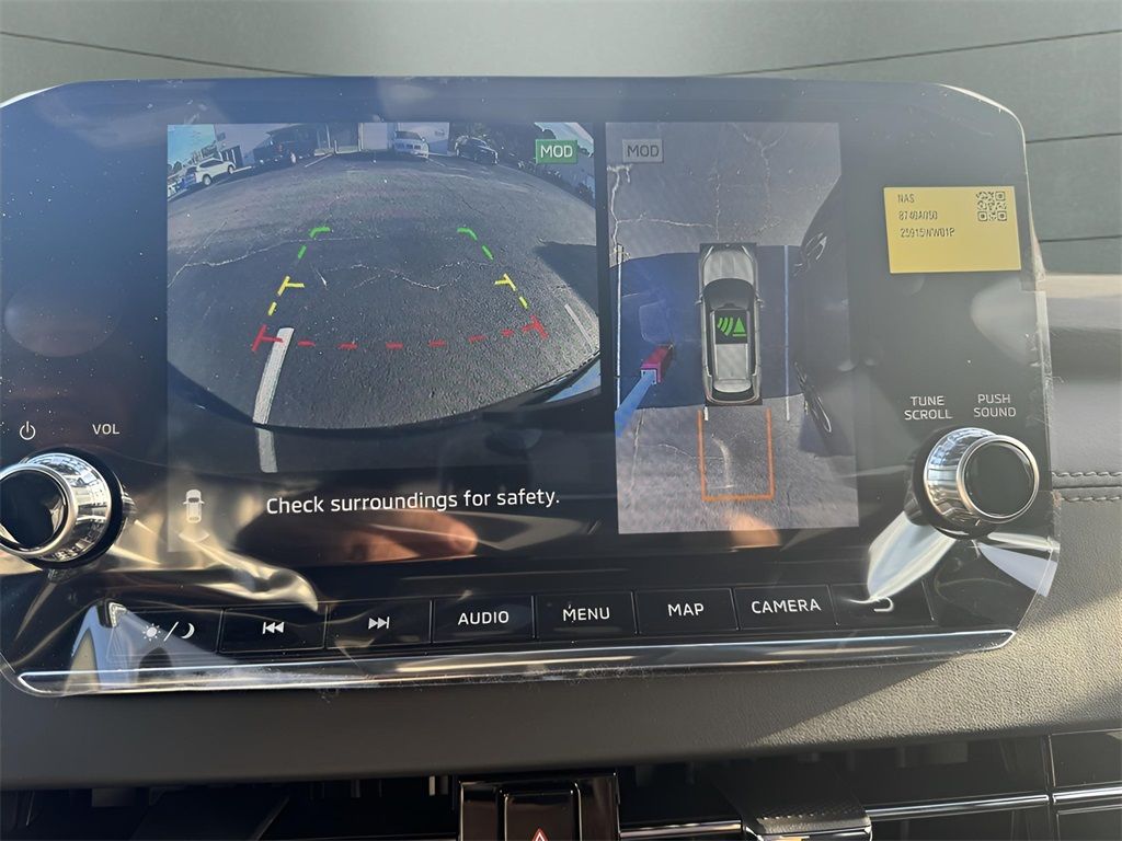 Vehicle image 13 of 23
