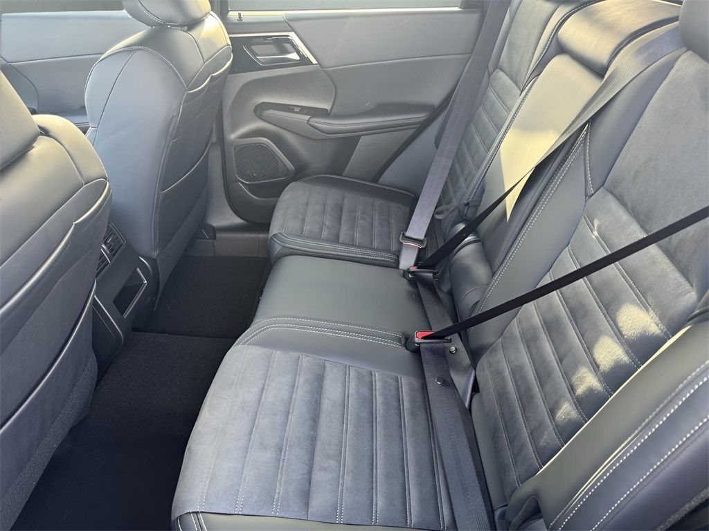 Vehicle image 6 of 23