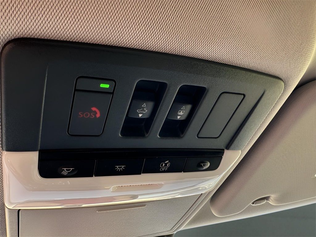 Vehicle image 15 of 23