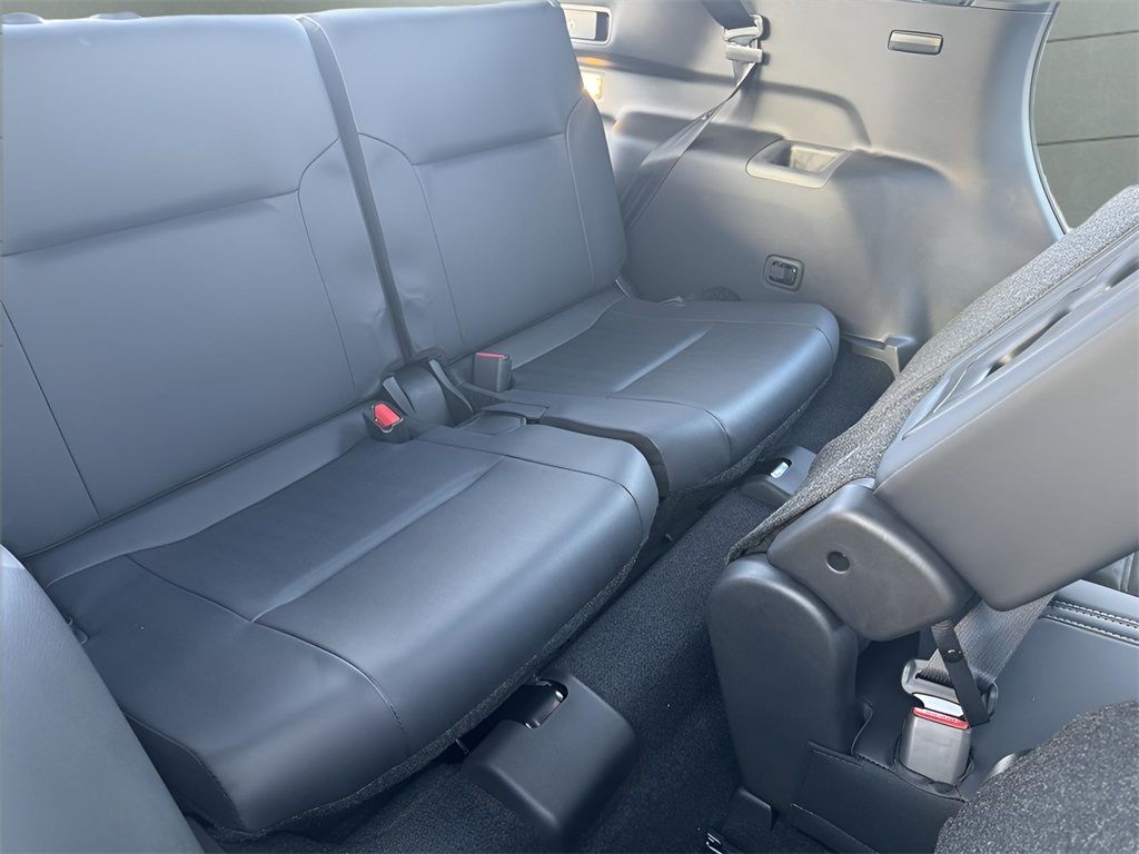 Vehicle image 5 of 23
