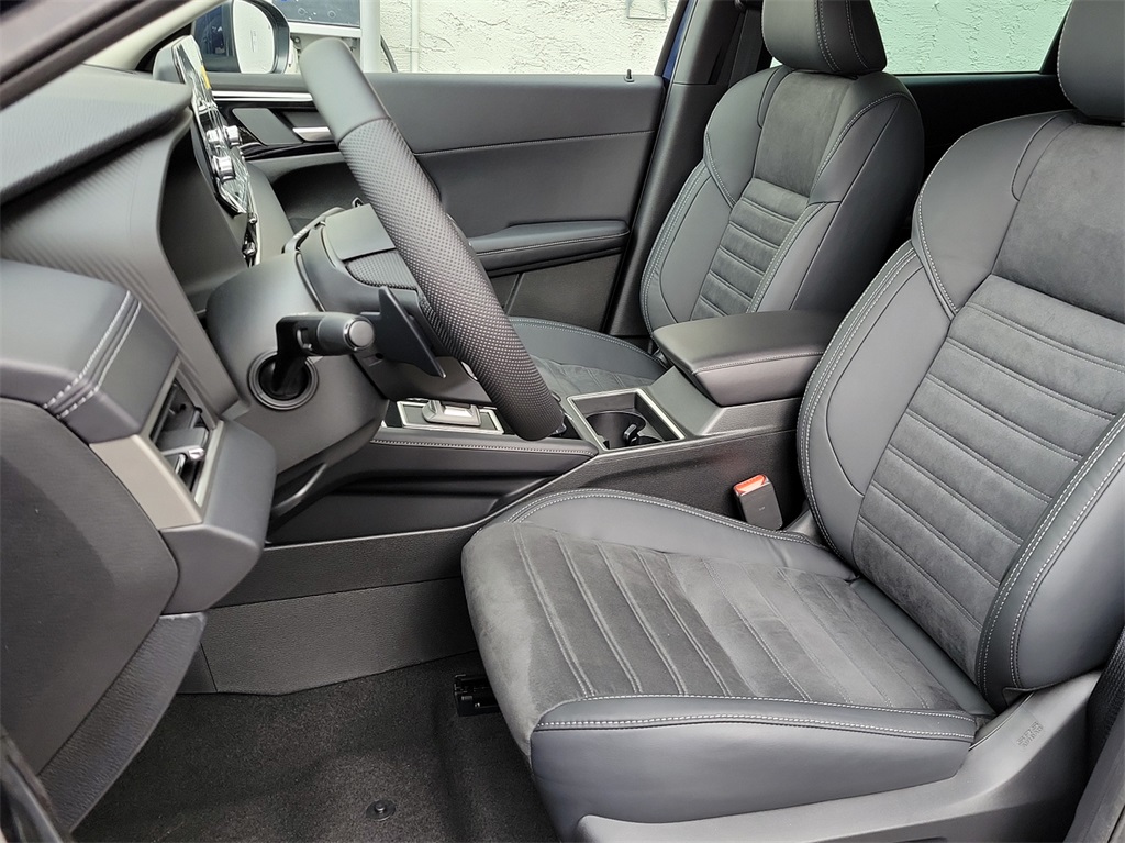 Vehicle image 8 of 12