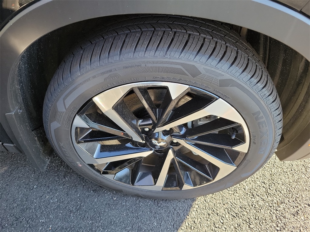 Vehicle image 5 of 12