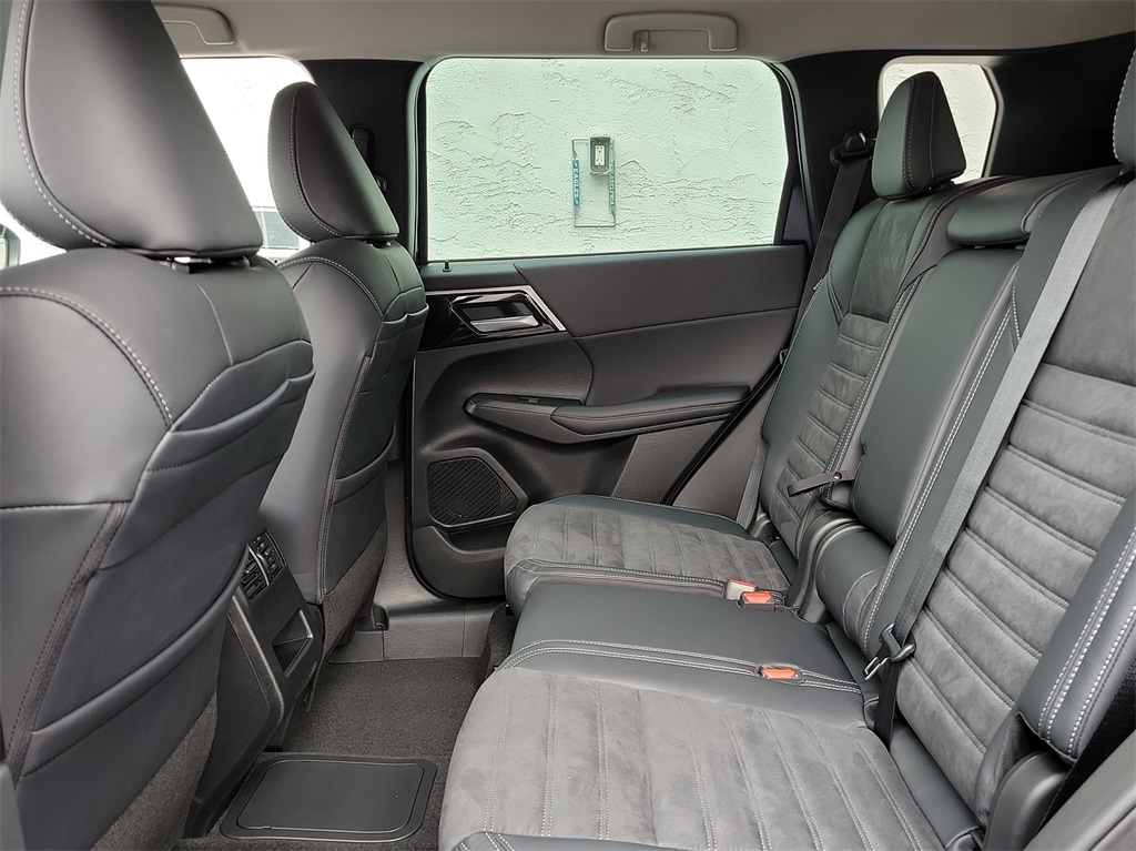 Vehicle image 7 of 12