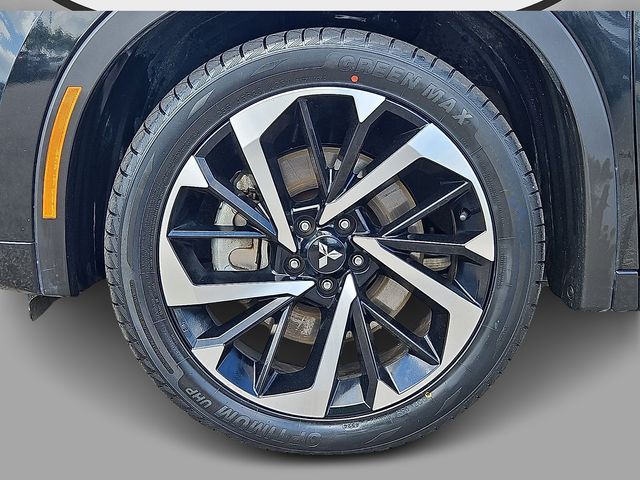 Vehicle image 8 of 32