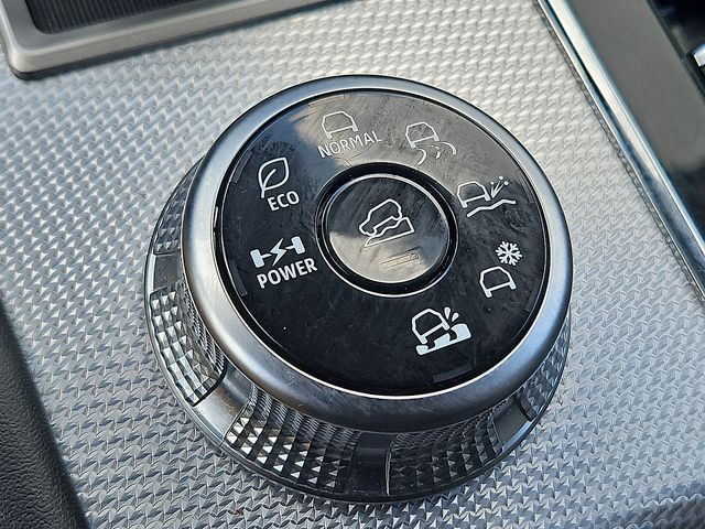 Vehicle image 25 of 32