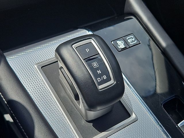 Vehicle image 15 of 32