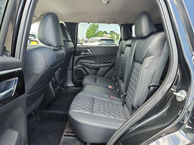 Vehicle image 10 of 32