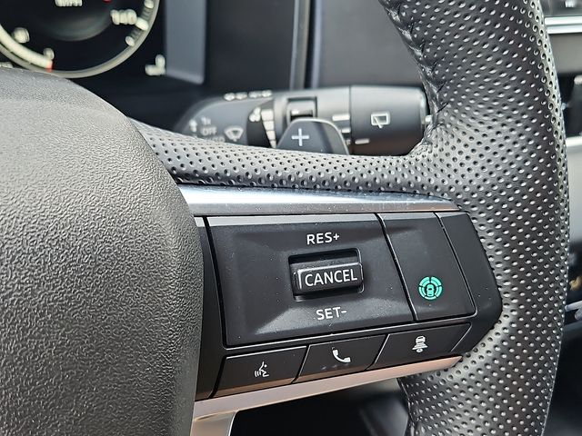 Vehicle image 23 of 32