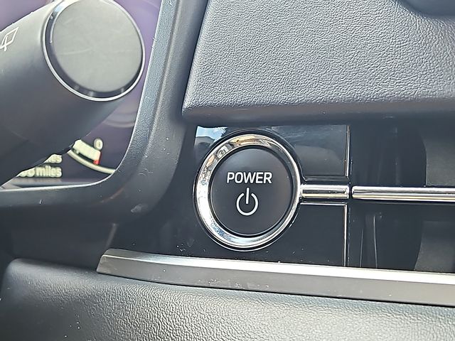 Vehicle image 24 of 32