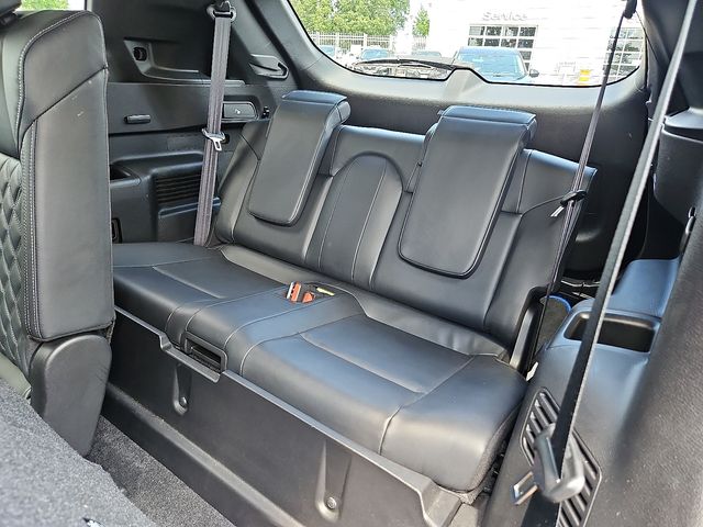 Vehicle image 11 of 32
