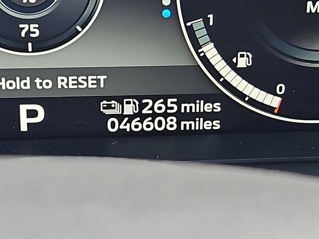 Vehicle image 21 of 32