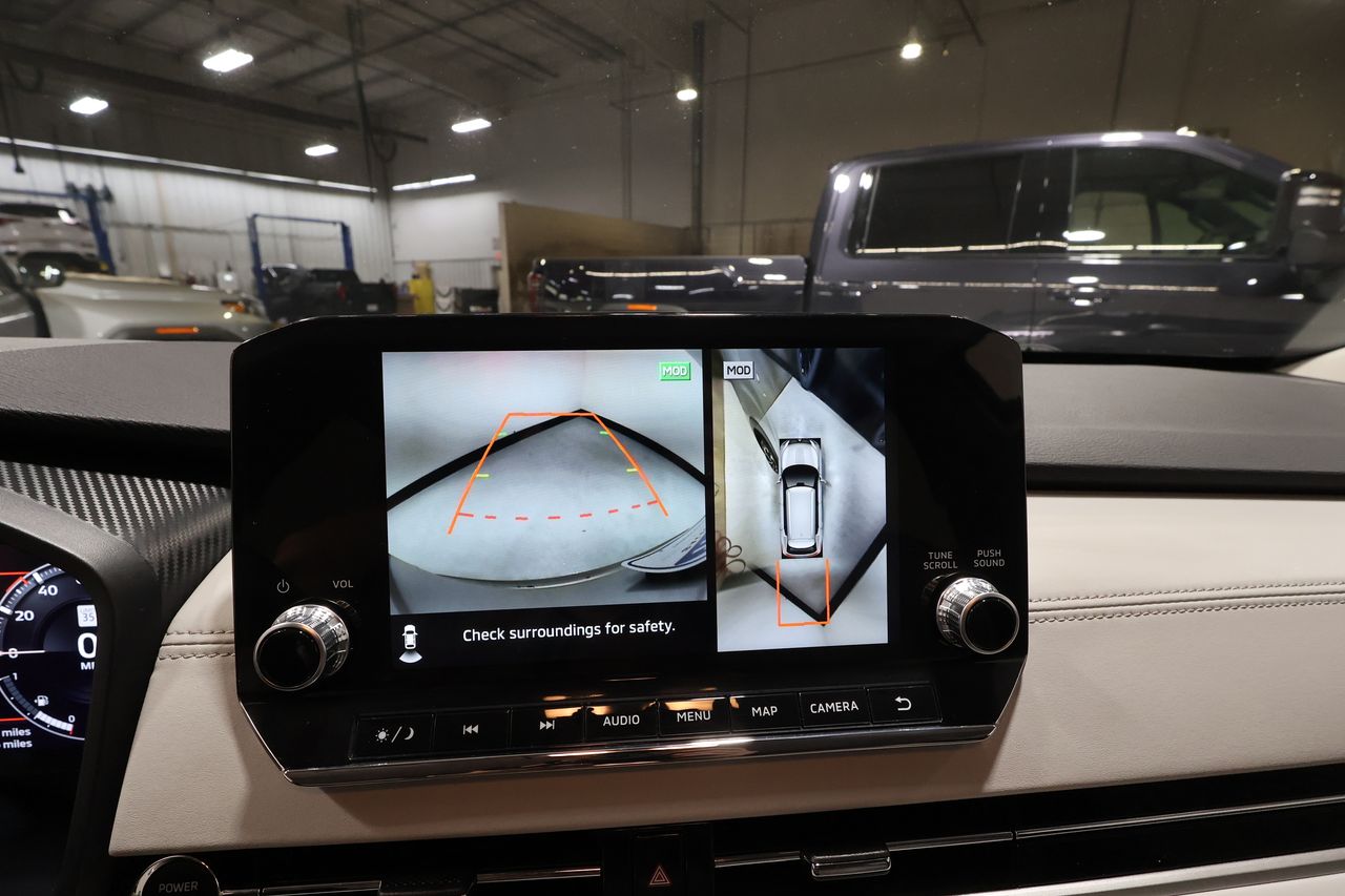 Vehicle image 21 of 33