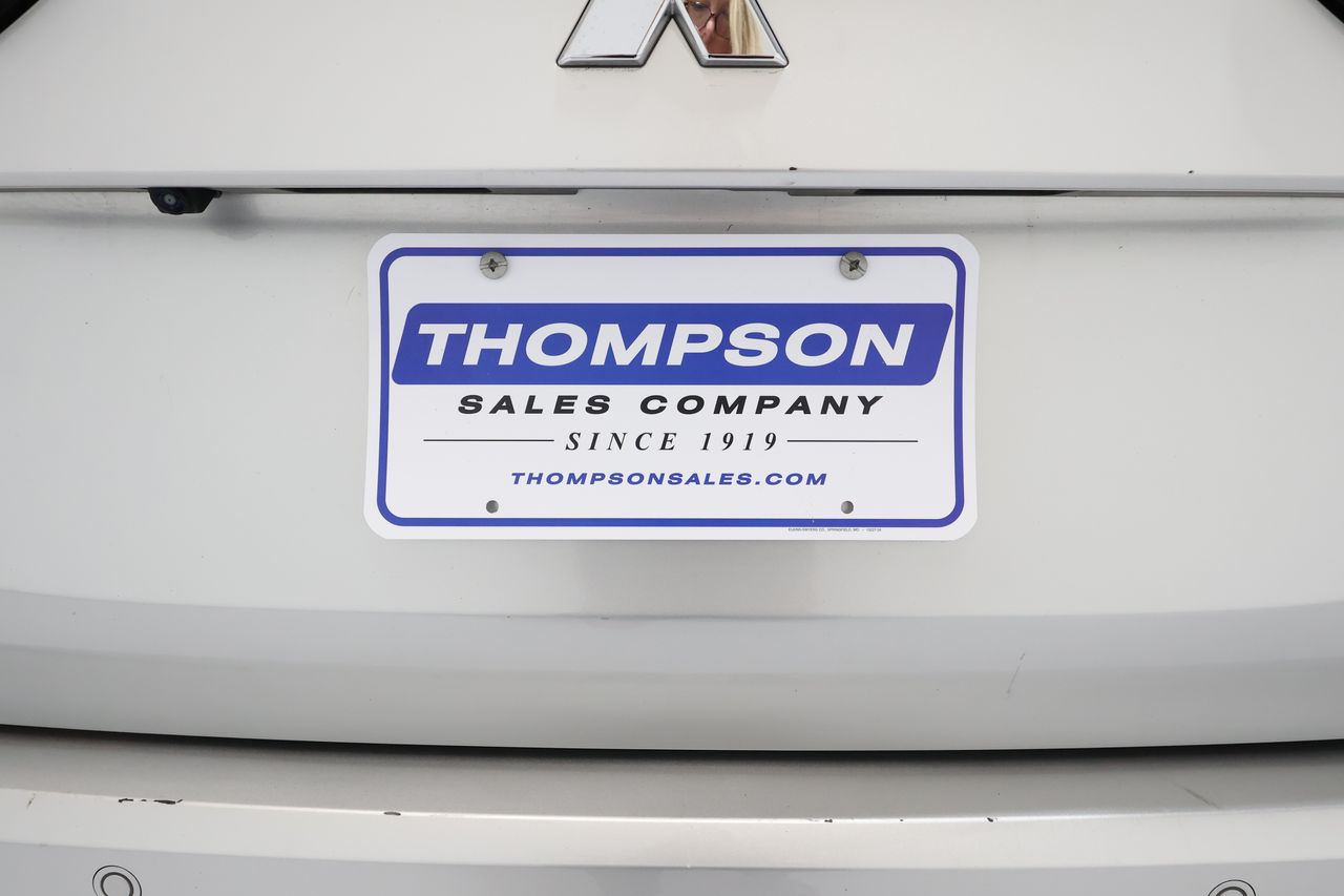 Vehicle image 25 of 33