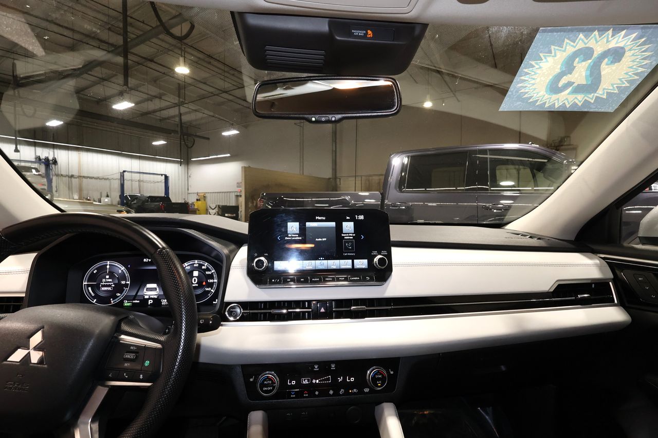 Vehicle image 17 of 33