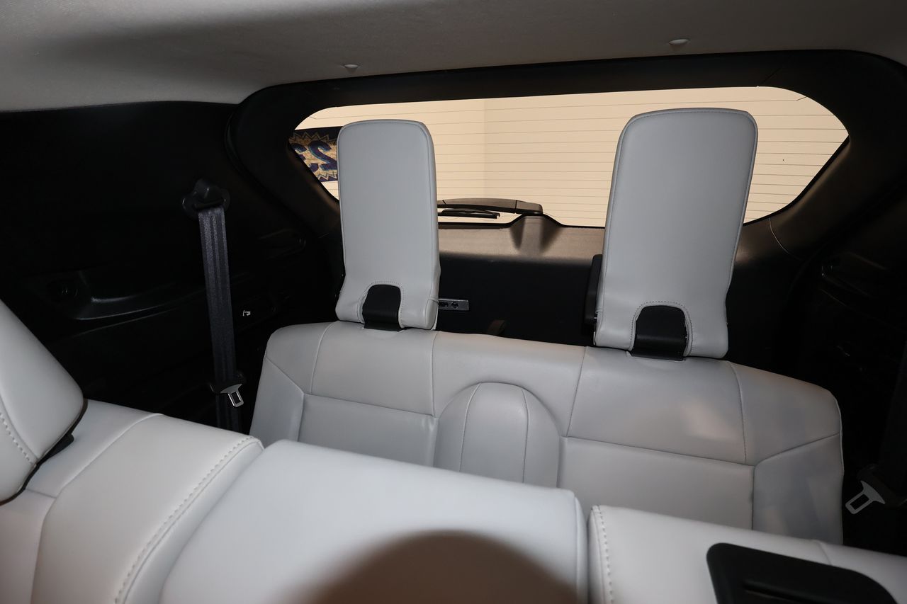 Vehicle image 16 of 33