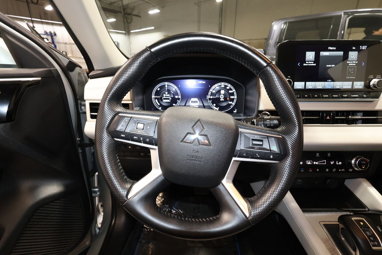 Vehicle image 19 of 33