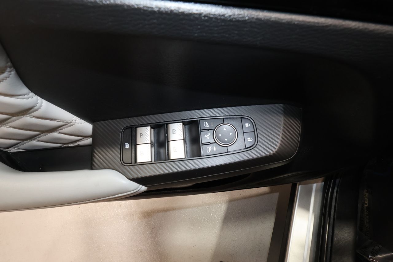 Vehicle image 29 of 33