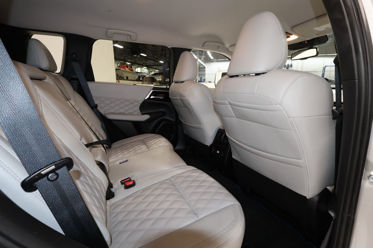 Vehicle image 12 of 33