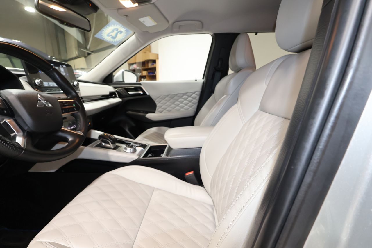 Vehicle image 15 of 33