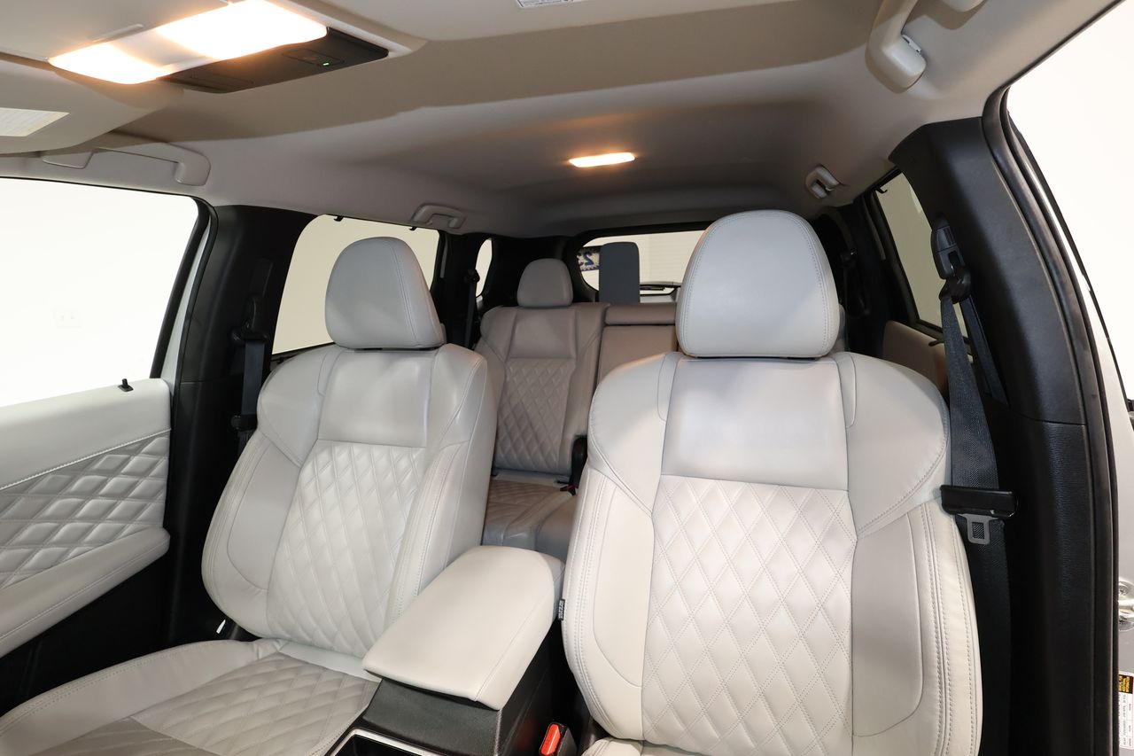 Vehicle image 11 of 33