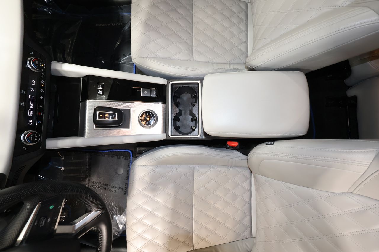 Vehicle image 27 of 33