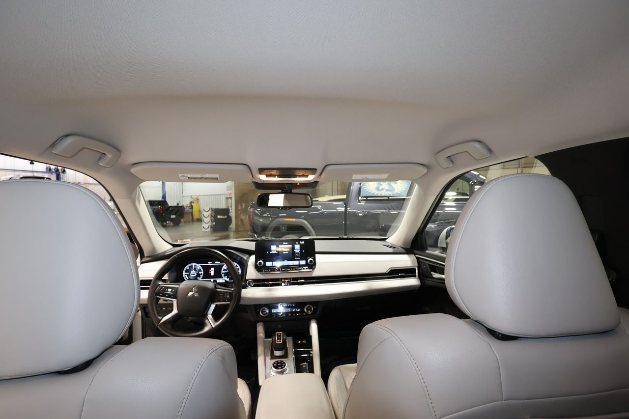 Vehicle image 18 of 33