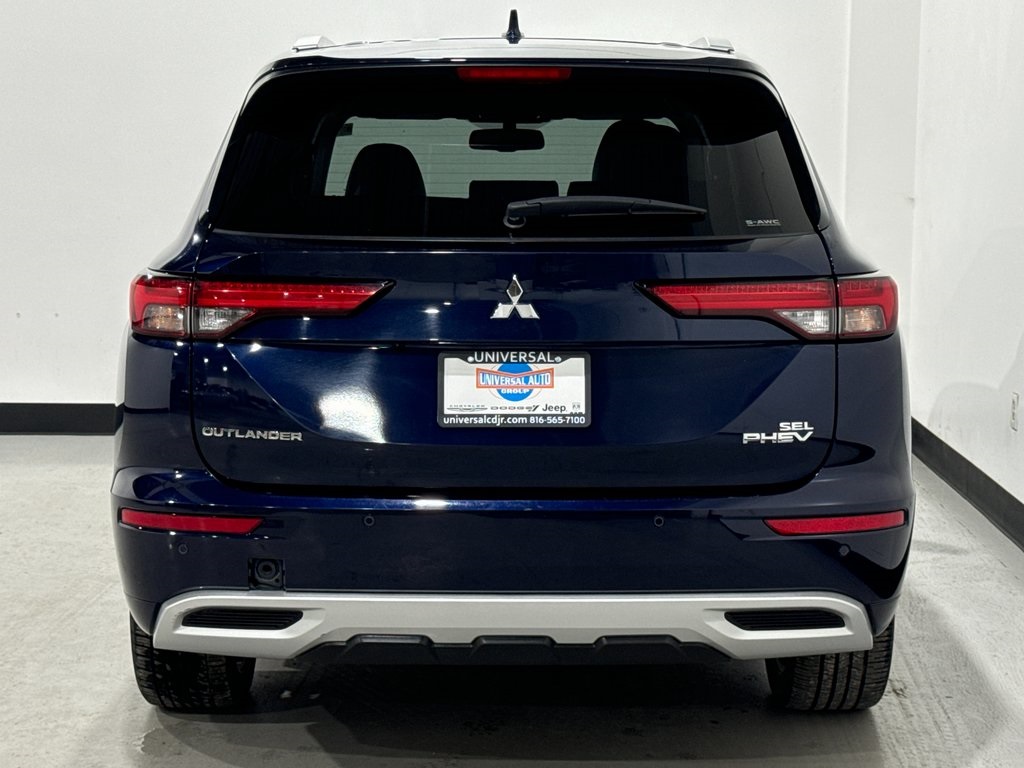 Vehicle image 4 of 47