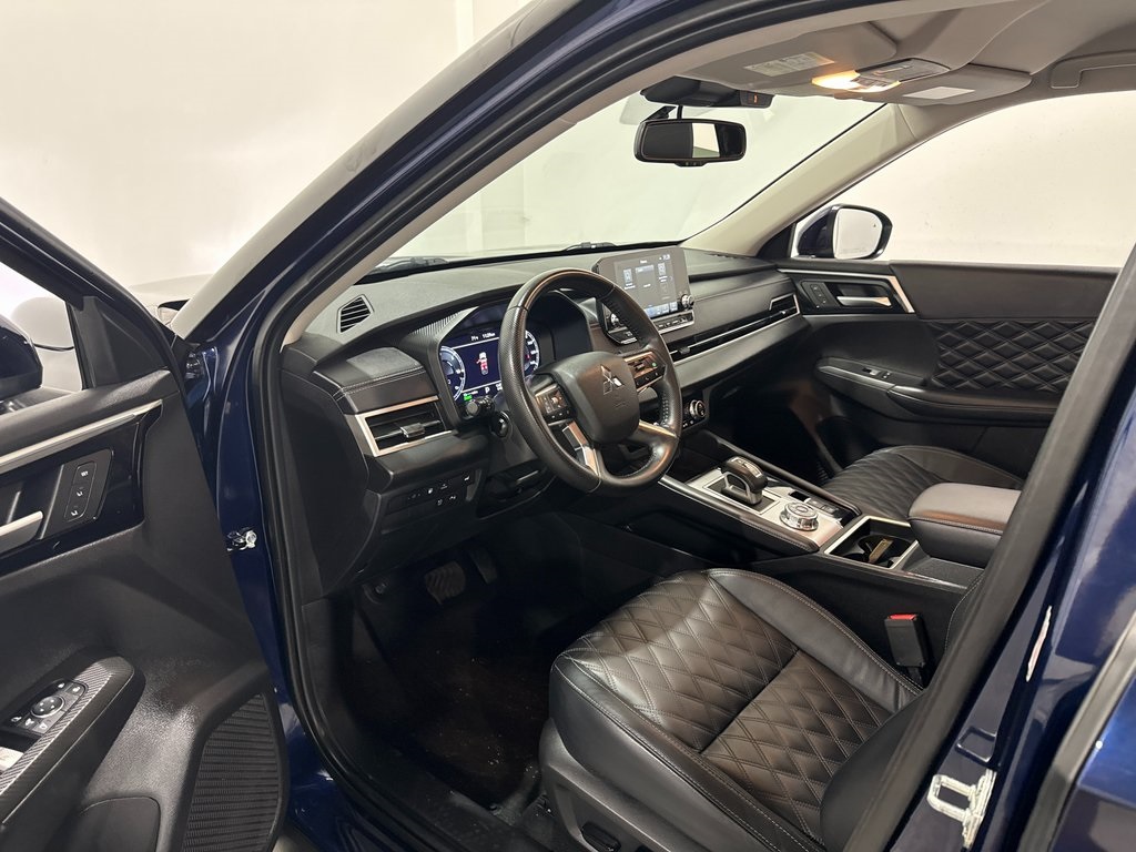 Vehicle image 17 of 47
