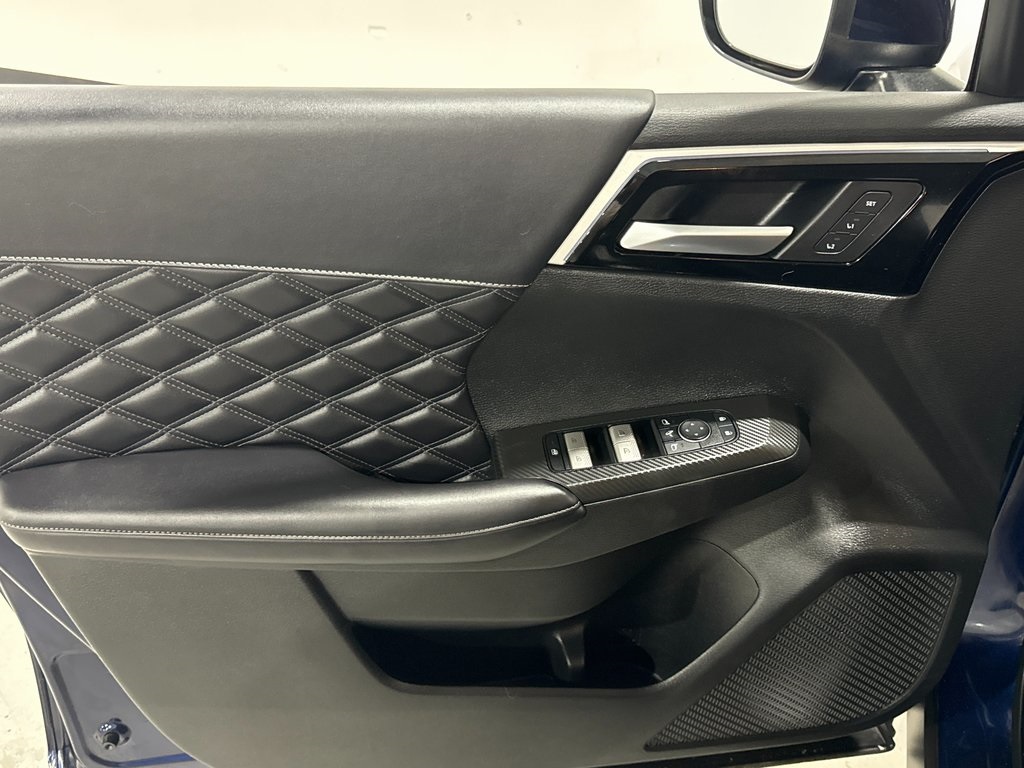 Vehicle image 29 of 47